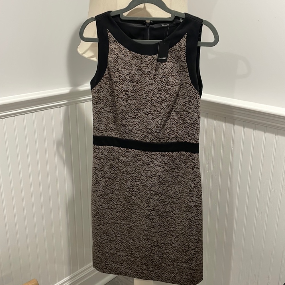 Tahari Sleeveless leopard print dress. Woman US size 4, New with Tags